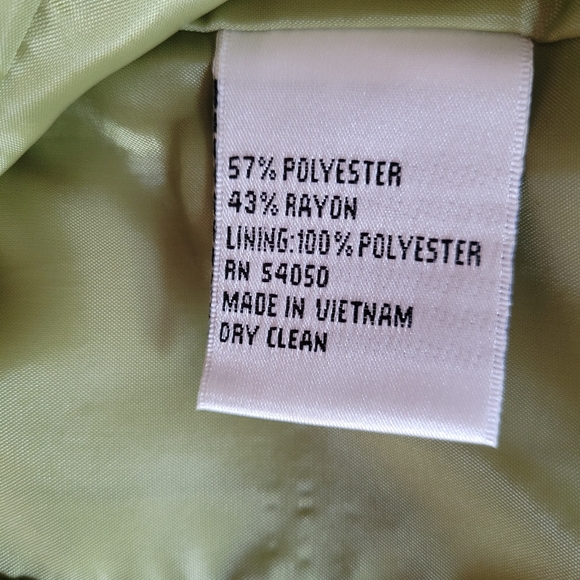 Le Suit Green Chartreuse Suit Jacket Blazer Size 8P Holiday Wear Polyester/Rayon - Picture 9 of 12